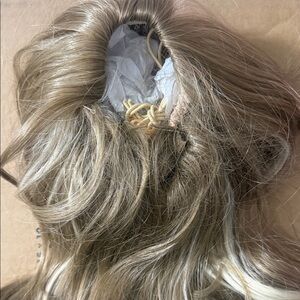 Stylish Ash Blonde Women's draw string ponytail